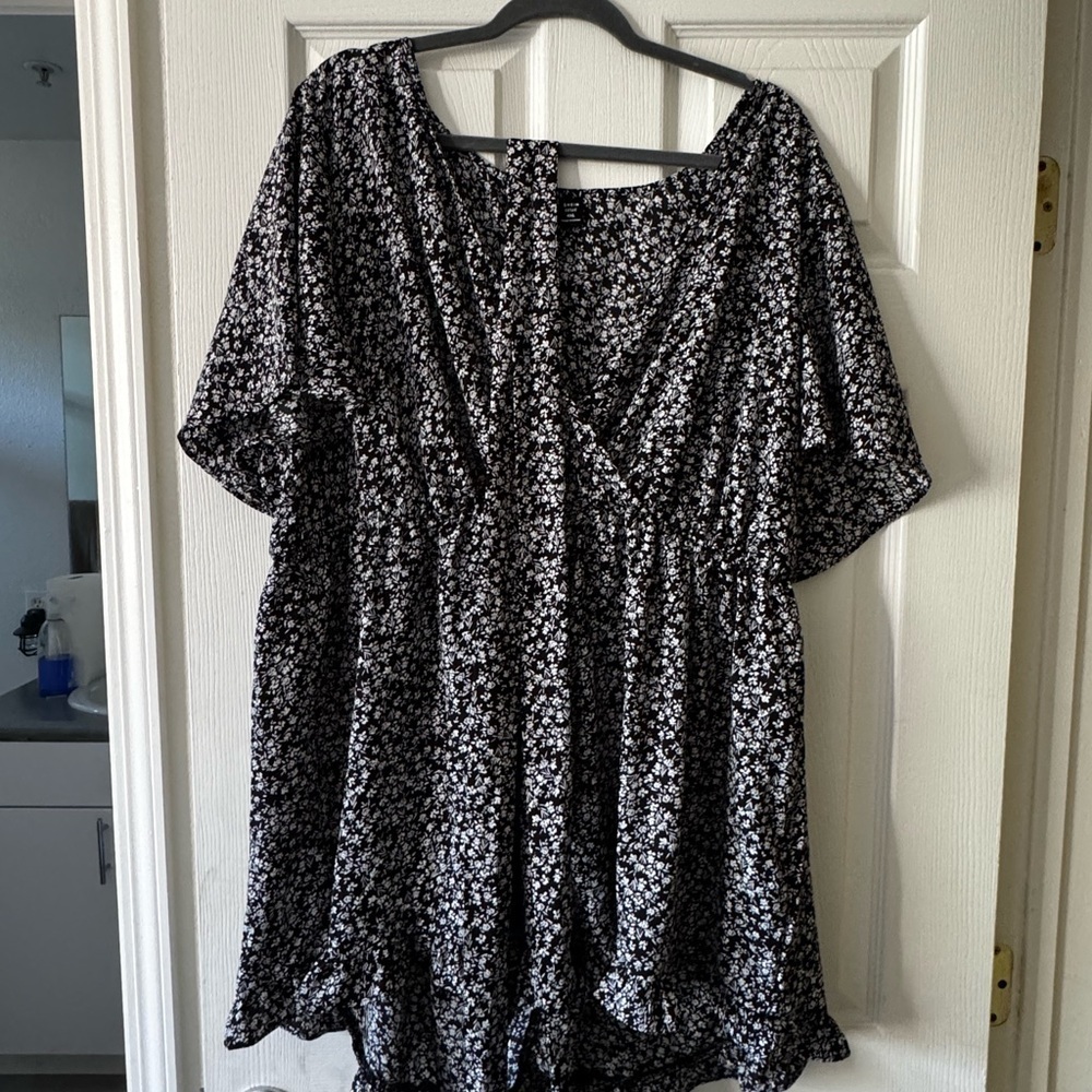 Shein Curve Women's Black Floral Romper - Picture 2 of 8